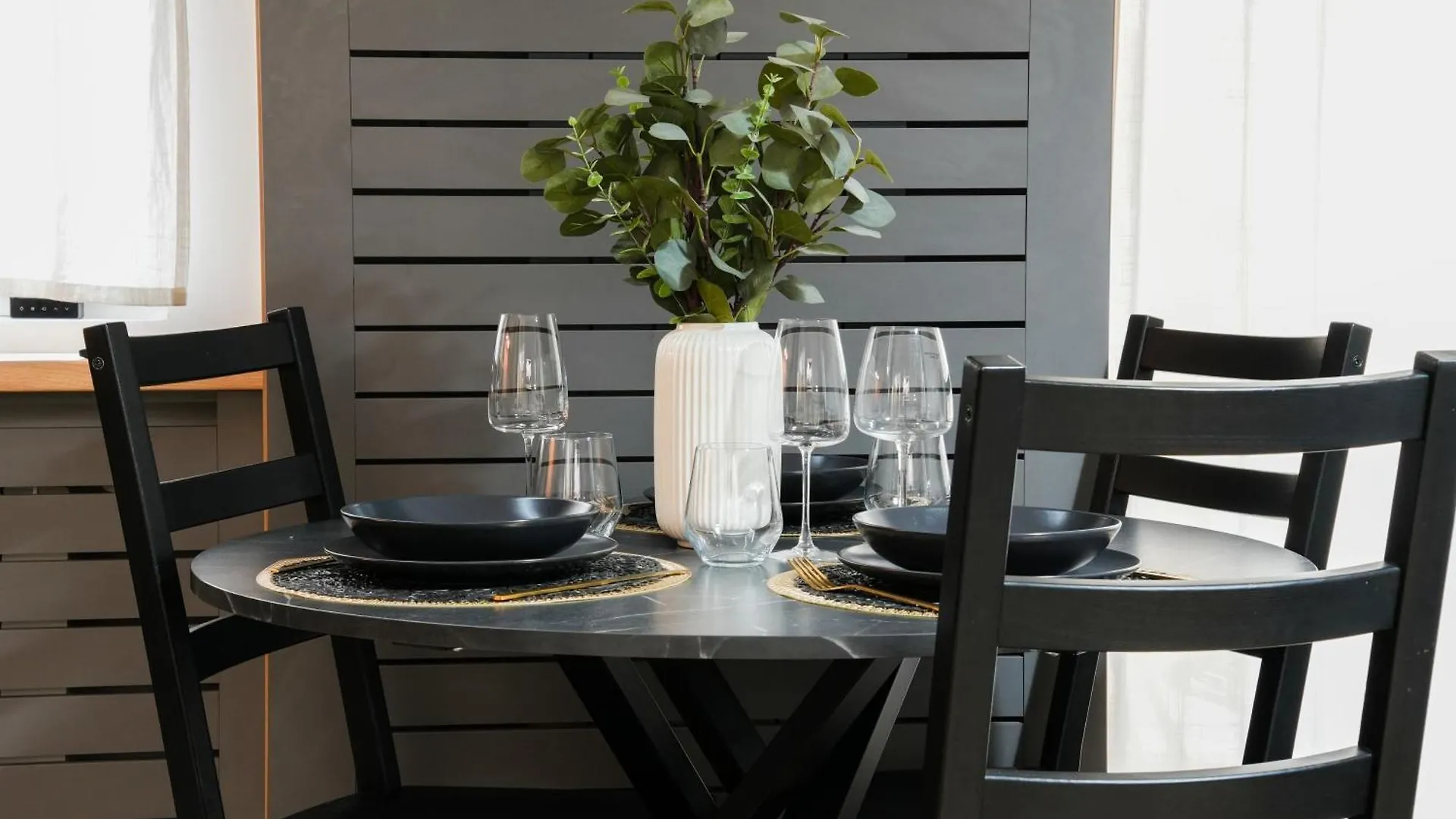 Sara - Stylish Apt With Balcony Near Piata Obor Boekarest Appartement