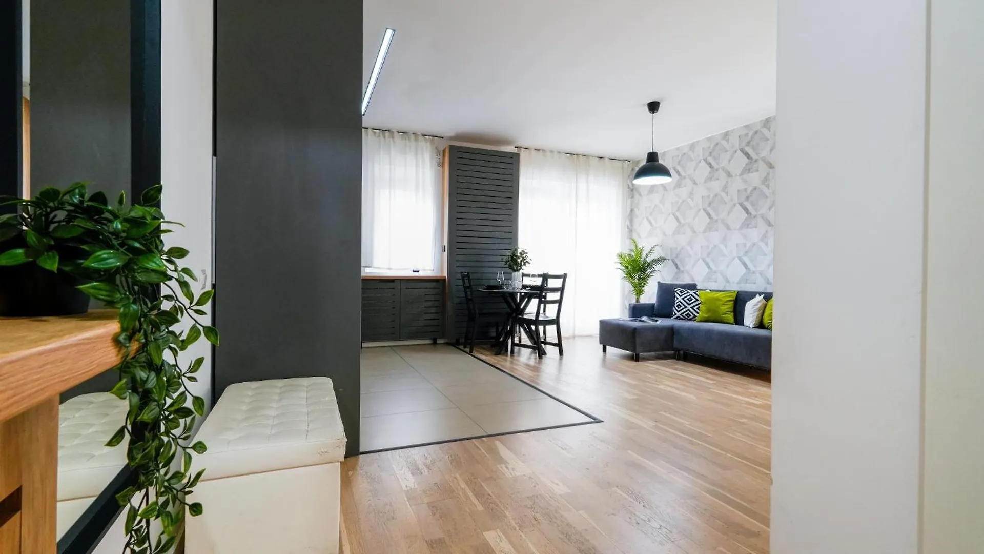 Sara - Stylish Apt With Balcony Near Piata Obor Boekarest