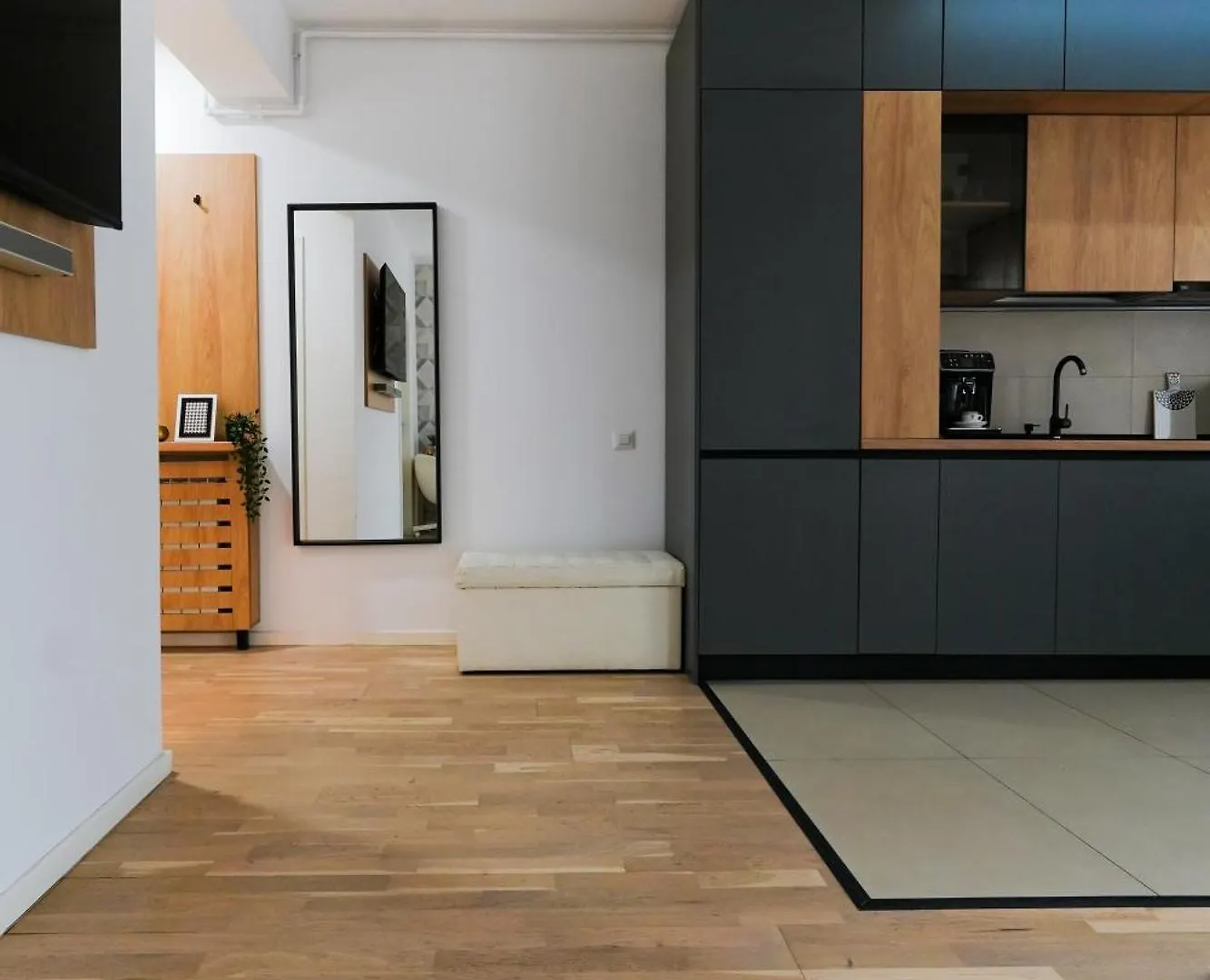Sara - Stylish Apt With Balcony Near Piata Obor Boekarest Roemenië