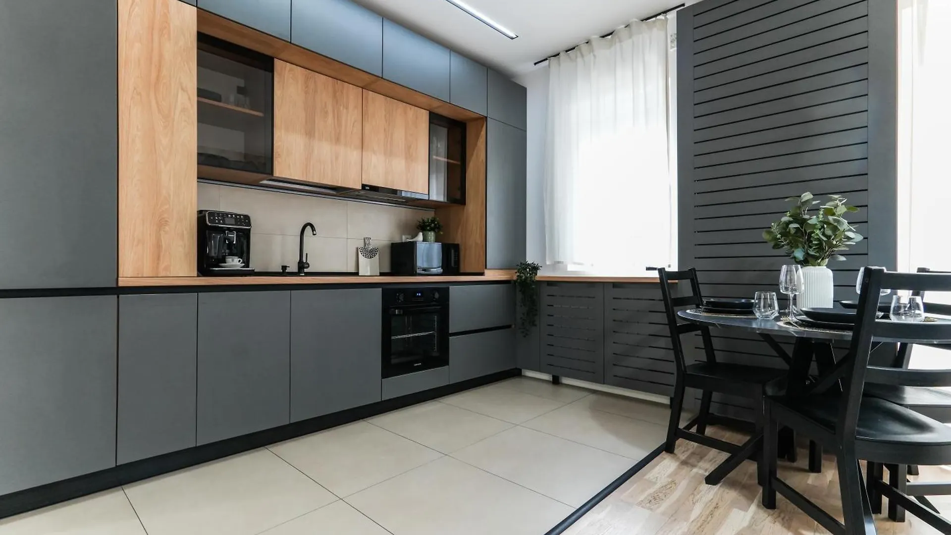 Sara - Stylish Apt With Balcony Near Piata Obor Boekarest Appartement